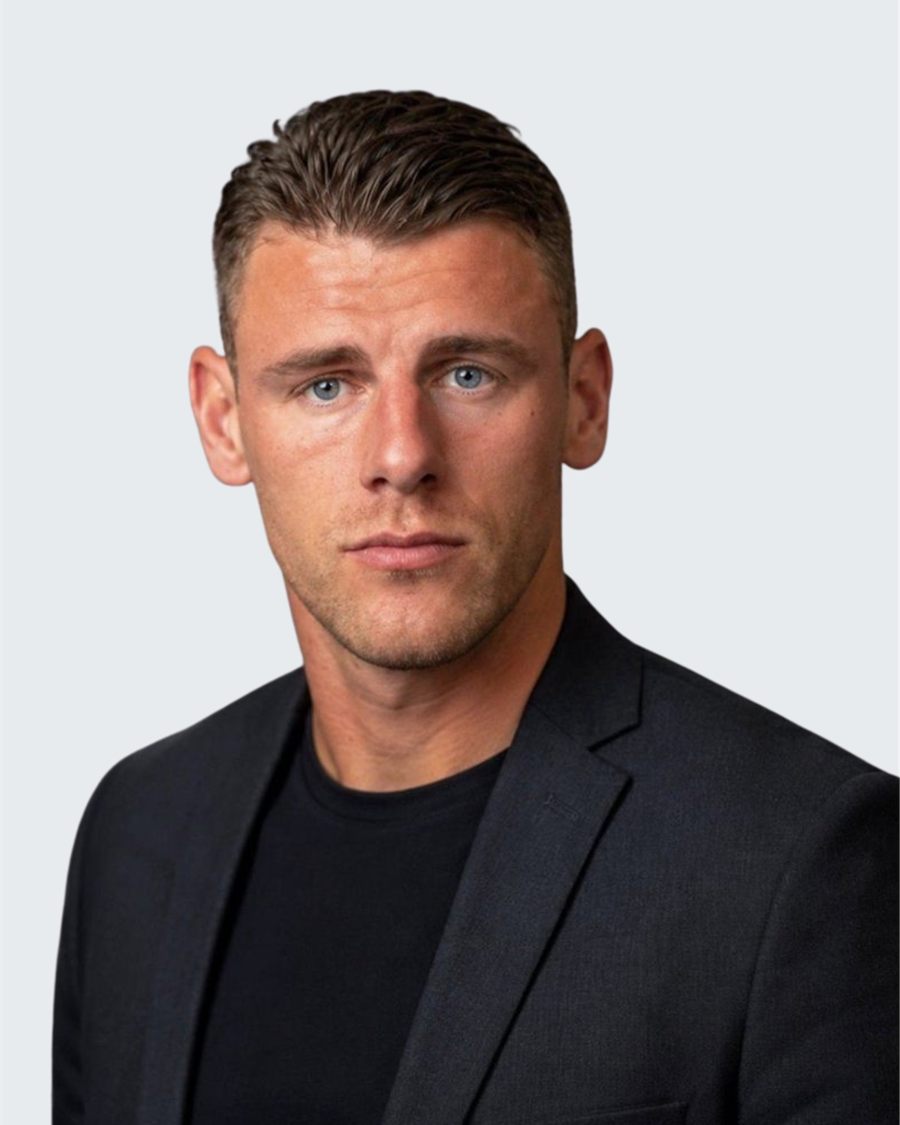 Portrait of Moritz Müller in a dark blazer